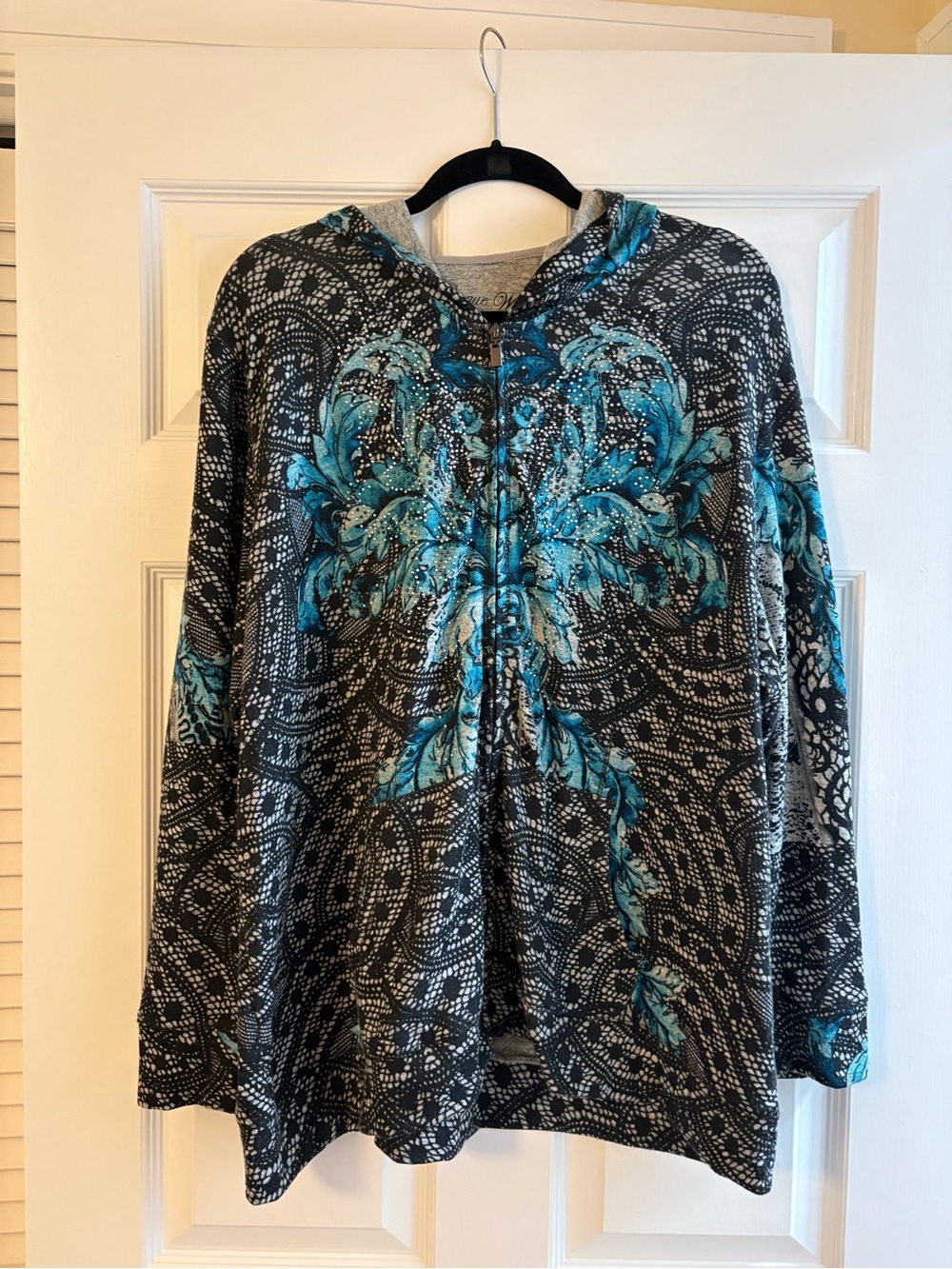 Onque Woman Black and Teal Zip-Up Hooded Jacket